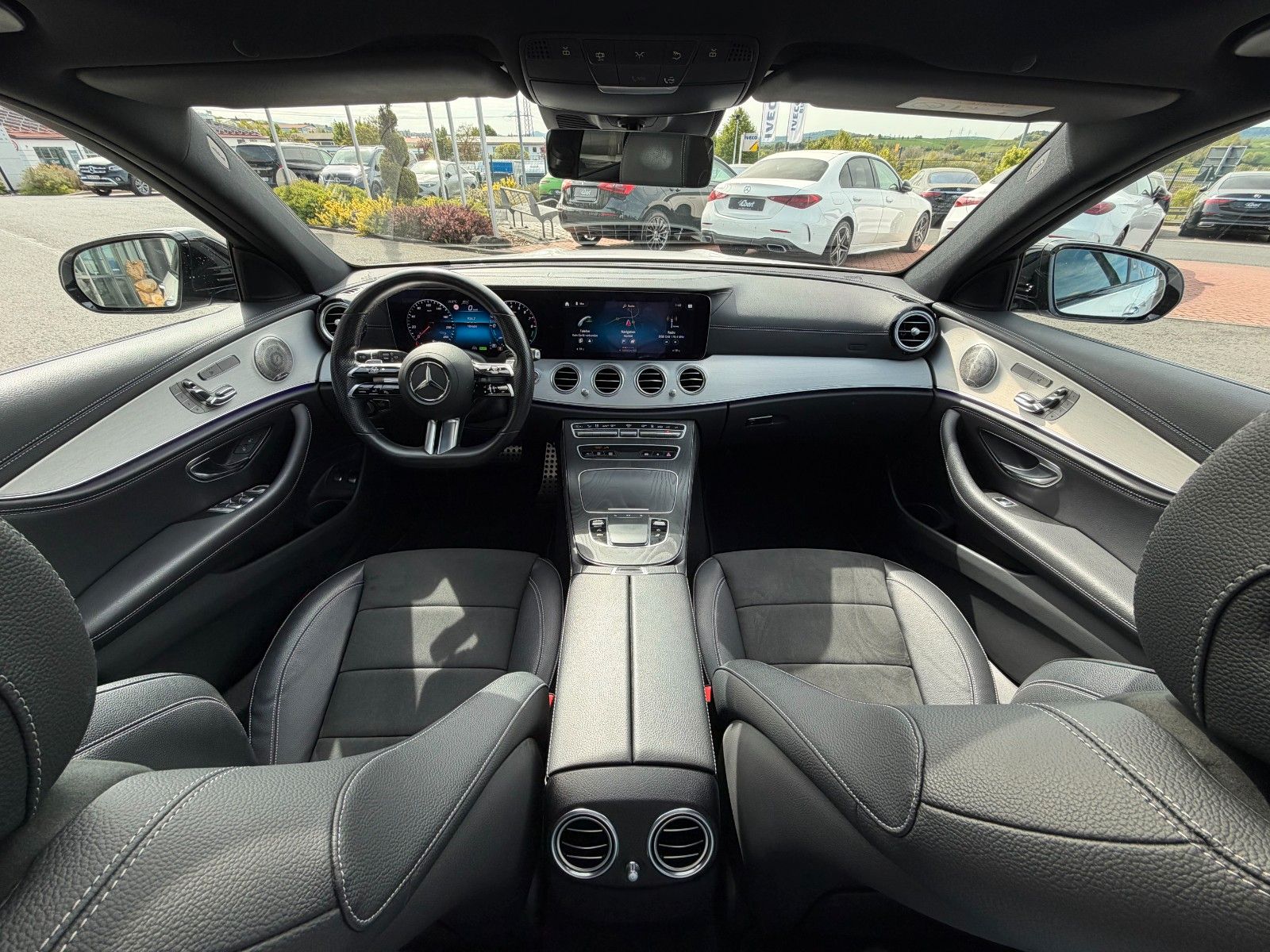 Fahrzeugabbildung Mercedes-Benz E 300e T AMG+Pano+Burm+Distr+HUD+360