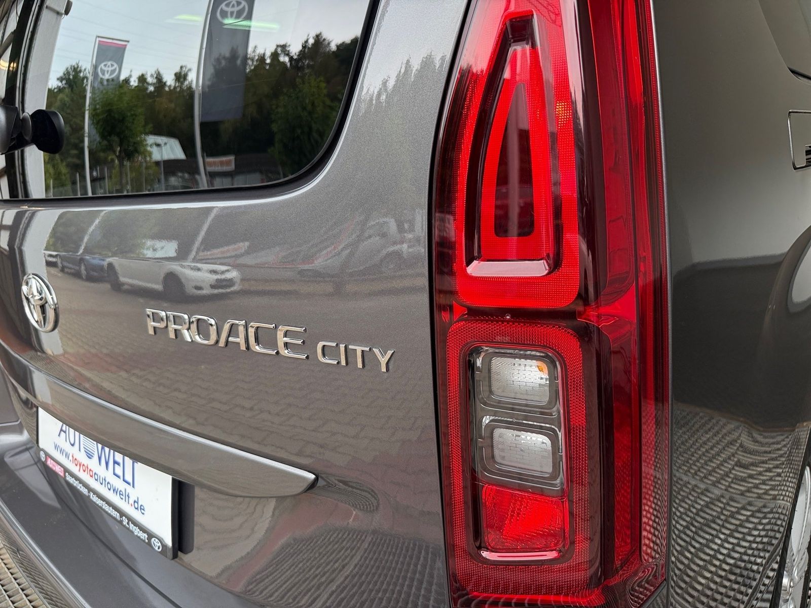 Fahrzeugabbildung Toyota Proace City Verso 1.2 L2 D Team Deutschland Navi