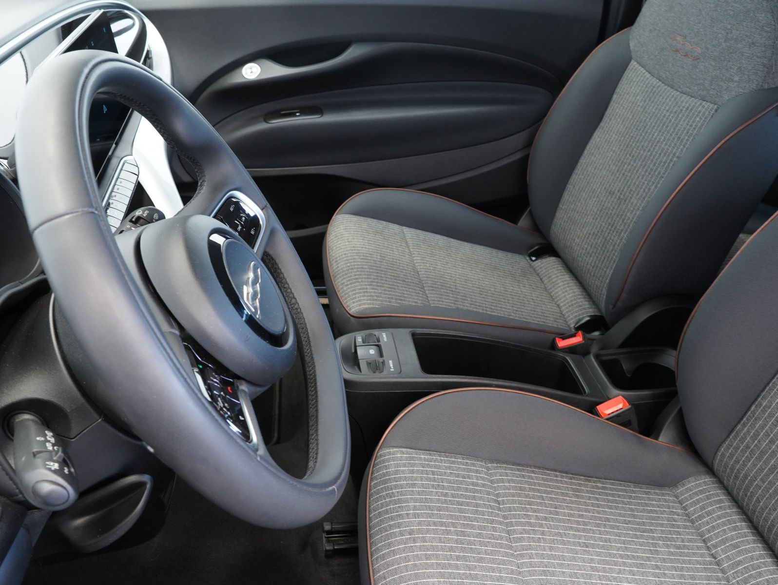 Fahrzeugabbildung Fiat 500e Icon 87KW/42kWh/DC-LADEN/NAVI/KAMERA