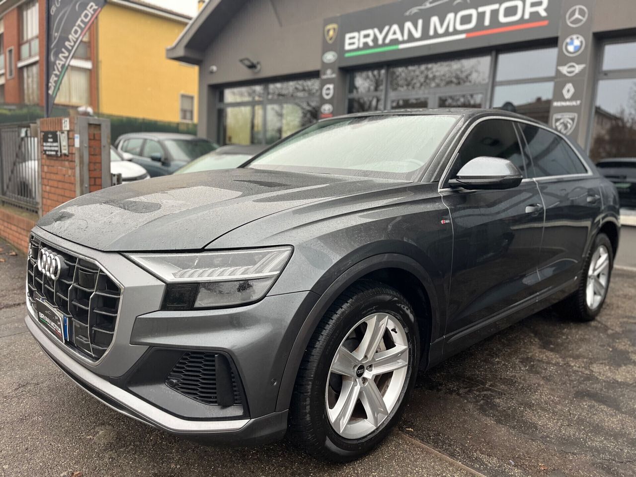 Audi Q8 55 TFSI quattro tiptronic imagem 3