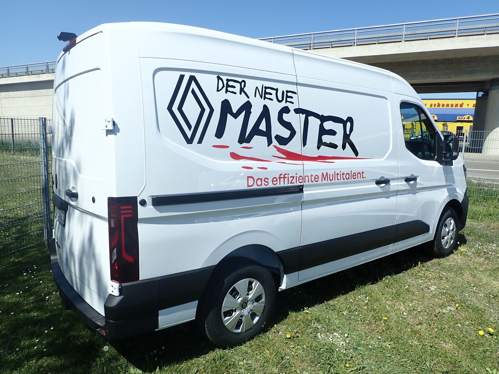 Fahrzeugabbildung Renault Master Kastenwagen FWD Kasten extra L2H2 3,5t Bl