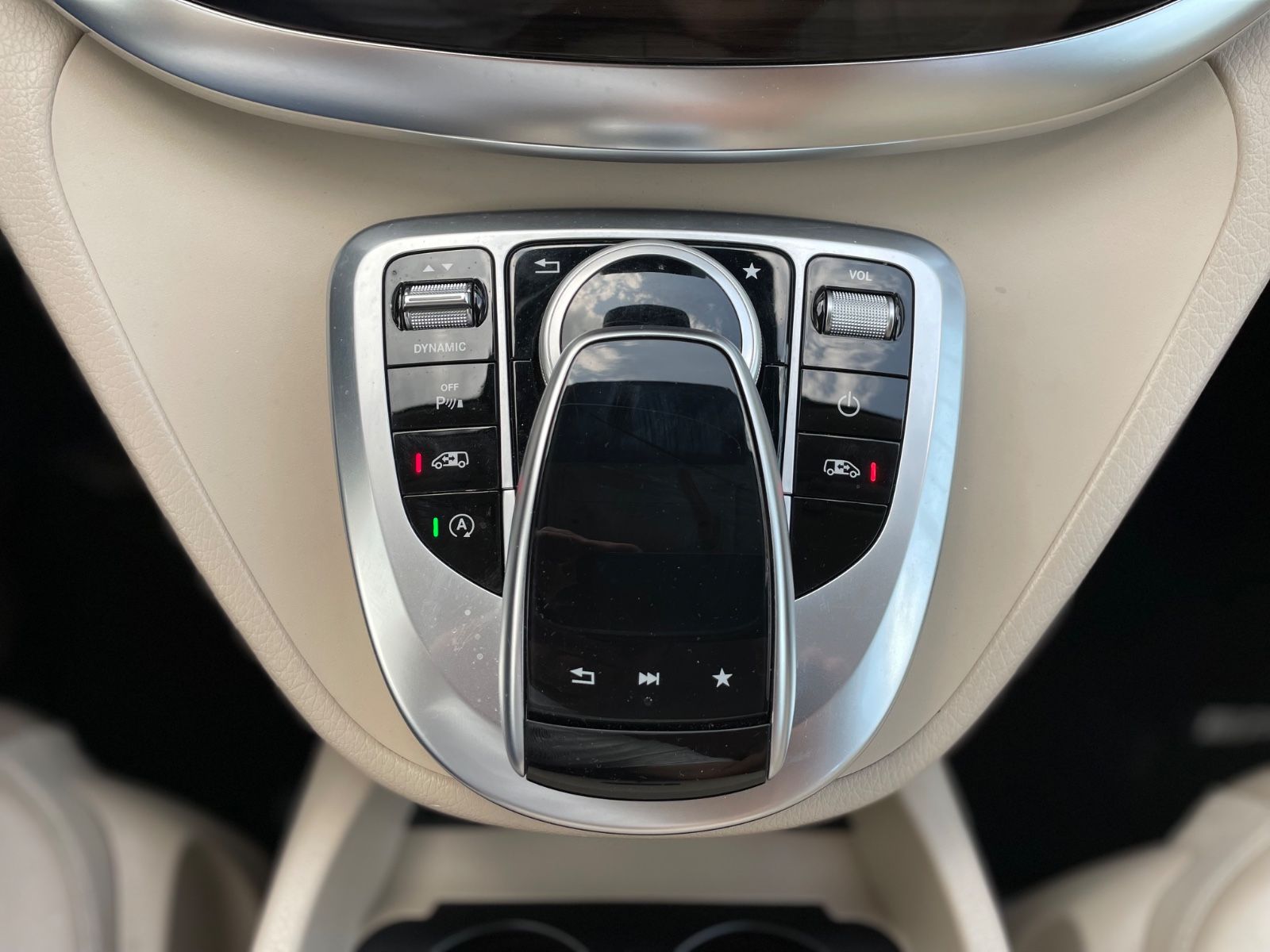 Fahrzeugabbildung Mercedes-Benz V 300 d Lang Avantgarde AMG-Line |Burmester|360°