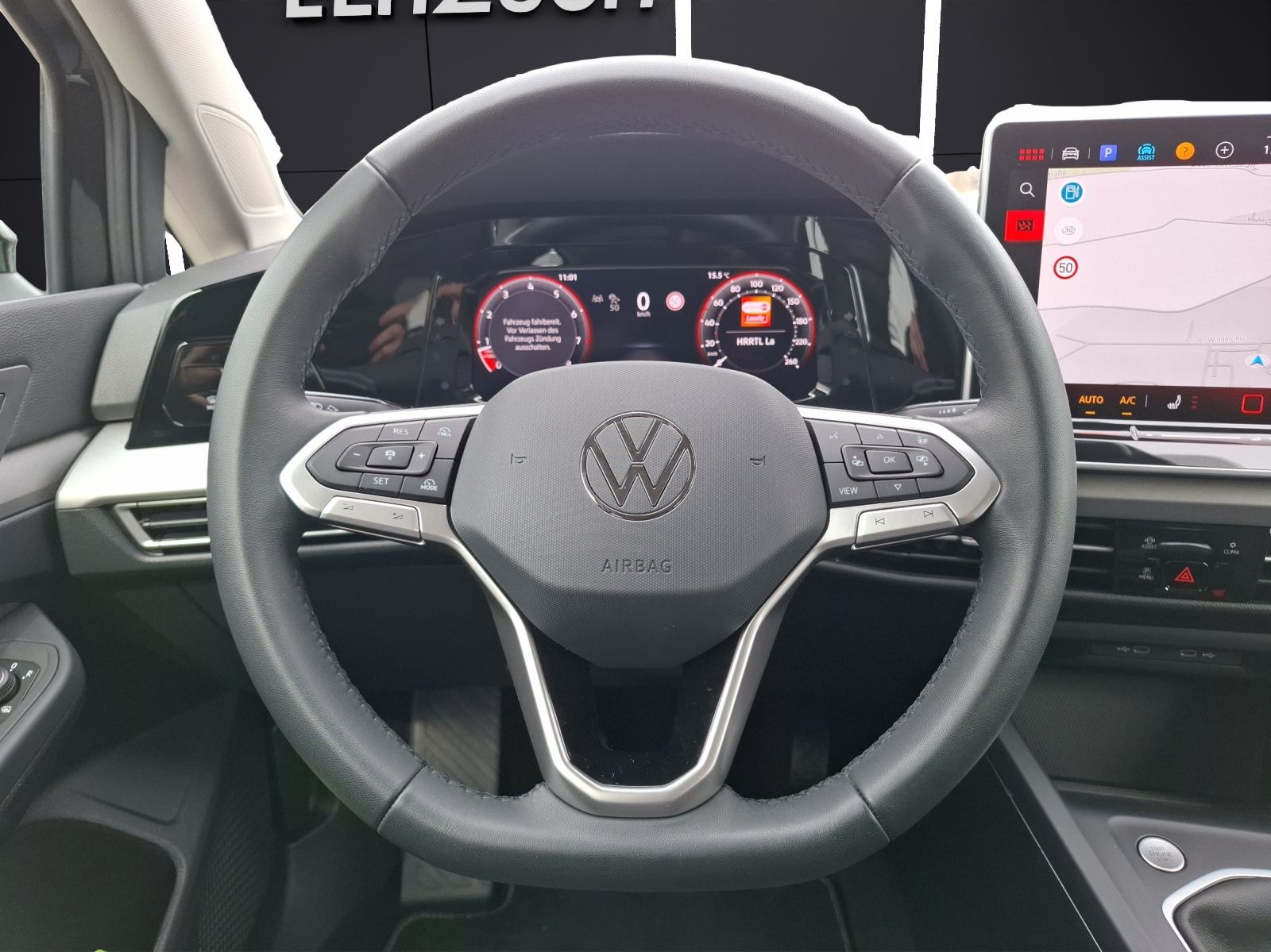 Fahrzeugabbildung Volkswagen Golf VIII Variant TSI Life Standhzg. LED Navi AI