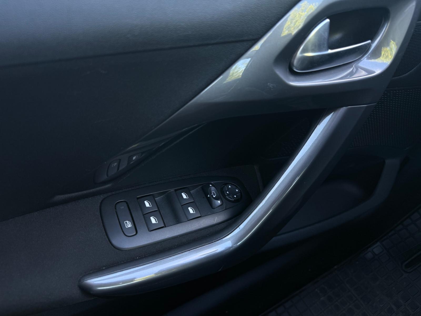 Peugeot 2008 Active SHZ*PDC*KLIMA*AUTOMATIK*