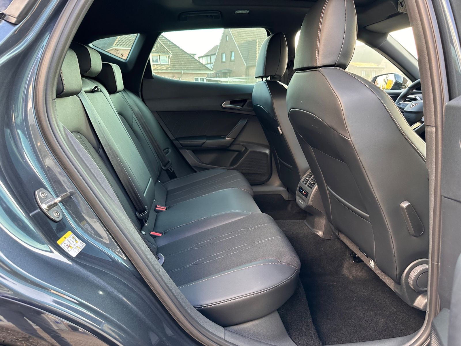 Fahrzeugabbildung CUPRA Formentor 1.5 eTSI DSG Pano/AHK/ACC/APP/LED/SHZG