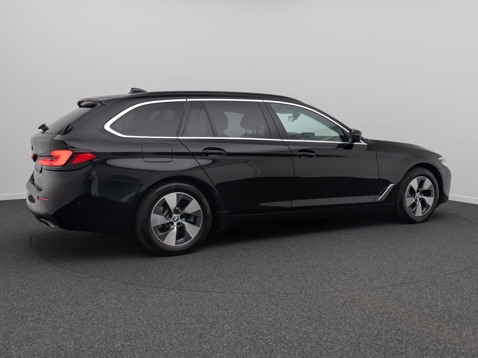 Fahrzeugabbildung BMW 520d xD Kamera HUD DAB Alarm Sport Fernlichtassi