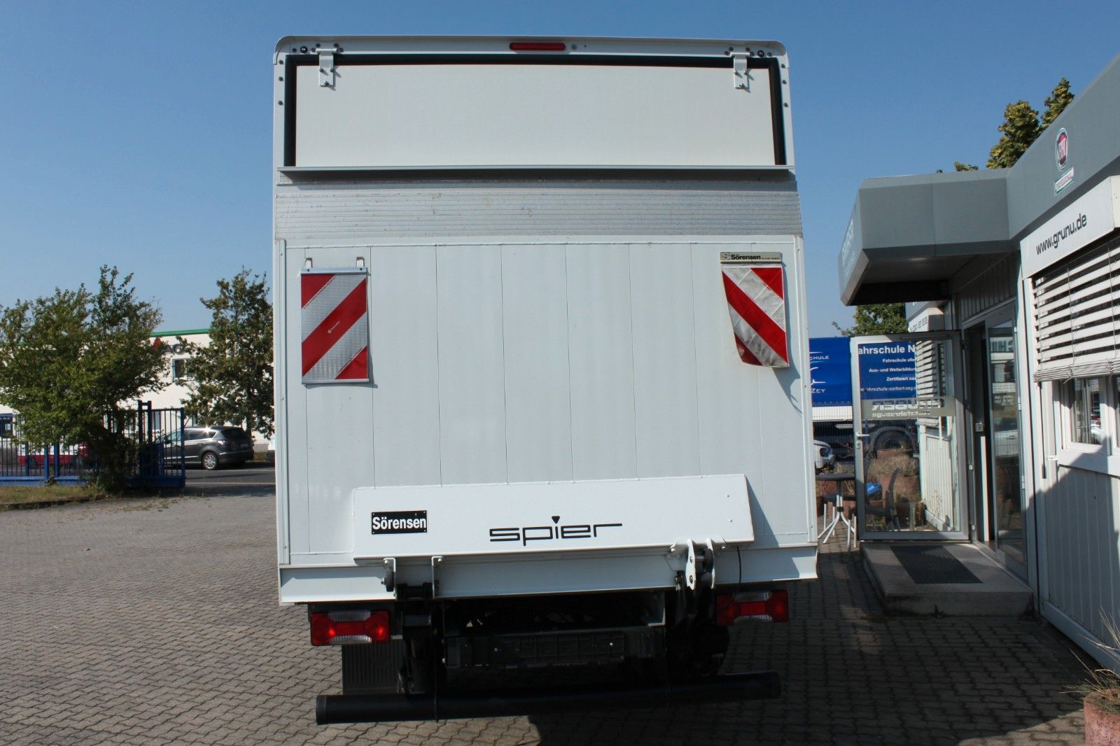 Fahrzeugabbildung Iveco Daily 35C16 Koffer LBW
