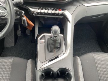 Peugeot 3008 1.2 PureTech 130 Active AHK+Kam.+Navi+SHZ