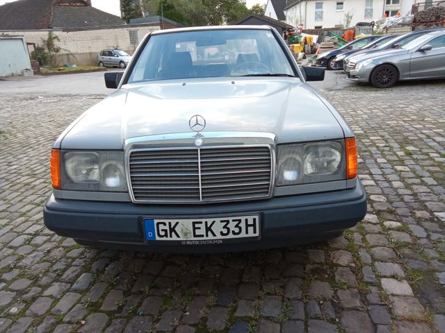 Mercedes-Benz E 124   oldtimer