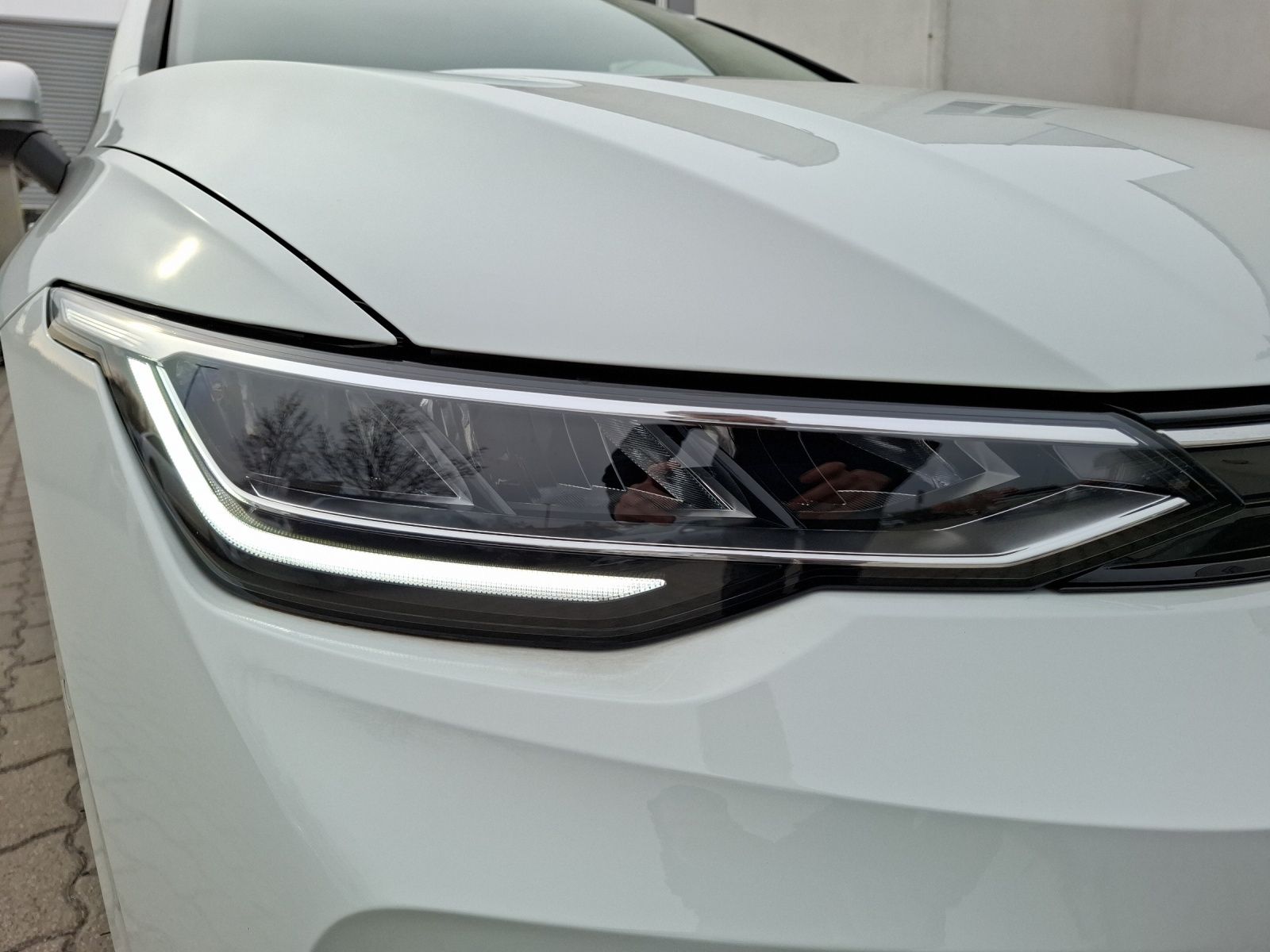 Fahrzeugabbildung Volkswagen Golf VIII TSI Life LED CarPlay AID ACC Park-Assi