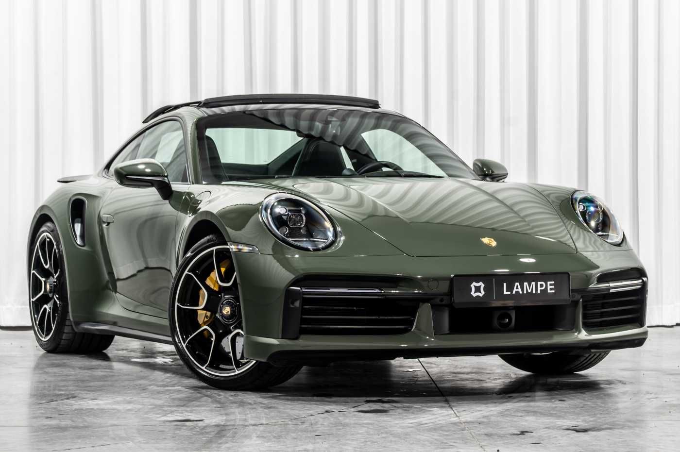 PORSCHE 992 .1 Turbo PTS Black Olive Green Sportuitlaat 