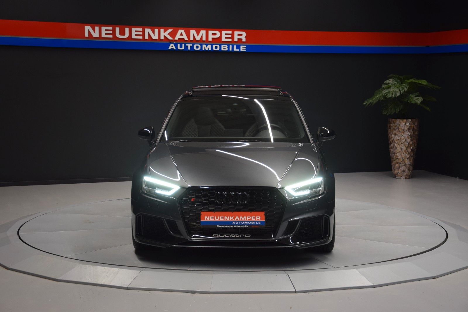 Fahrzeugabbildung Audi RS3 Sportback 2.5 TF quattro Pano B&O Schale ACC