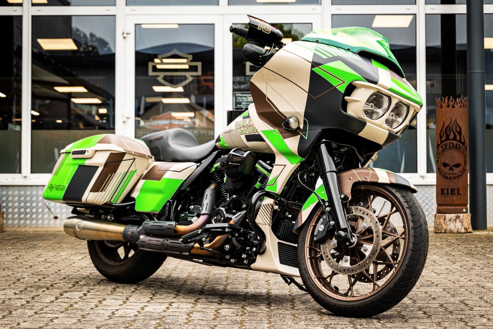 Fahrzeugabbildung Harley-Davidson FLTRXST Road Glide ST - Clubstyle - Kesstech -