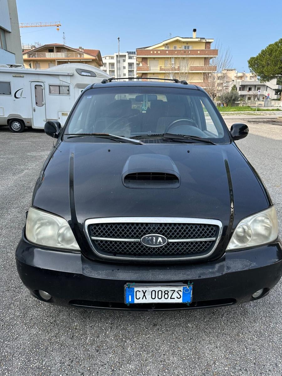 Kia Carnival 2005 — rear view