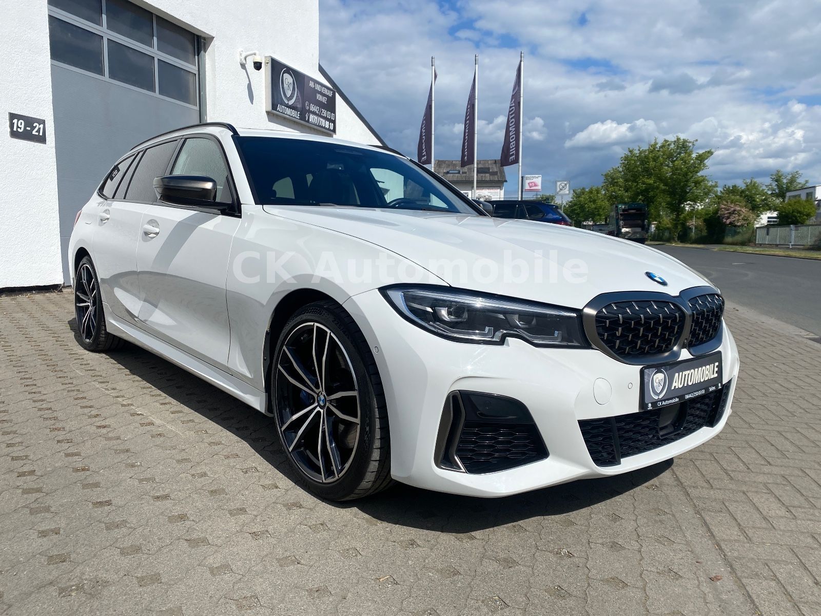 Fahrzeugabbildung BMW M340i Touring xDrive/Navi/HeadUP/Pano/360°
