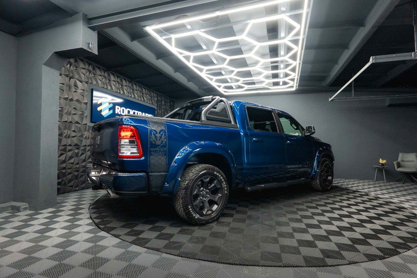 Fahrzeugabbildung Dodge RAM 5.7 V8 HEMI 4x4 OFFROAD Night-Paket *LED*