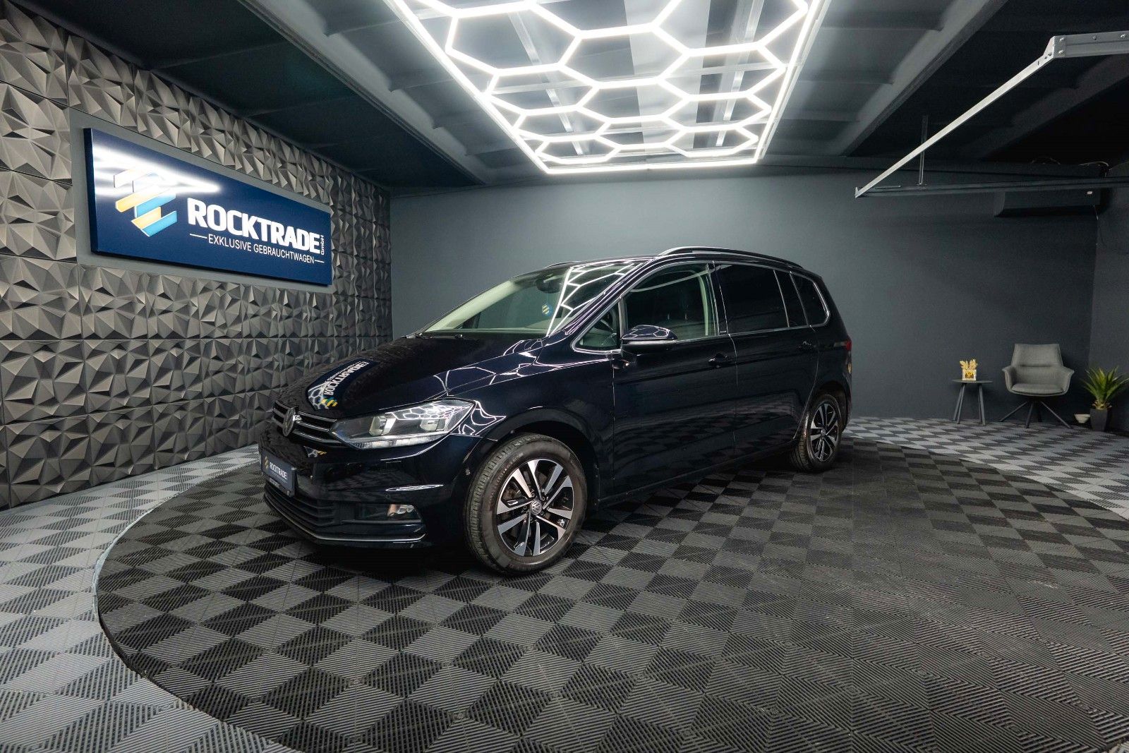 Fahrzeugabbildung Volkswagen Touran 1.6 Comfortline IQ.Drive | 7 Sitze | ACC