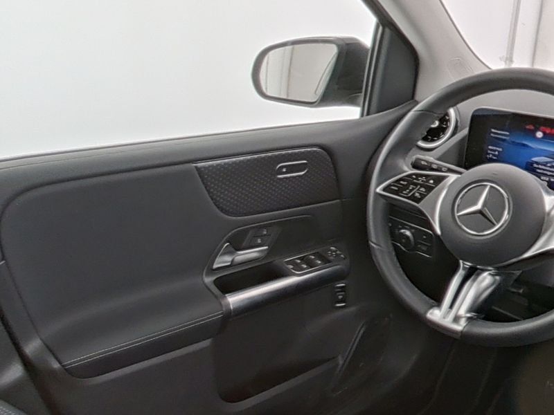 Fahrzeugabbildung Mercedes-Benz B 200 Progressive Line*Night*18"*LED*Kamera*Navi