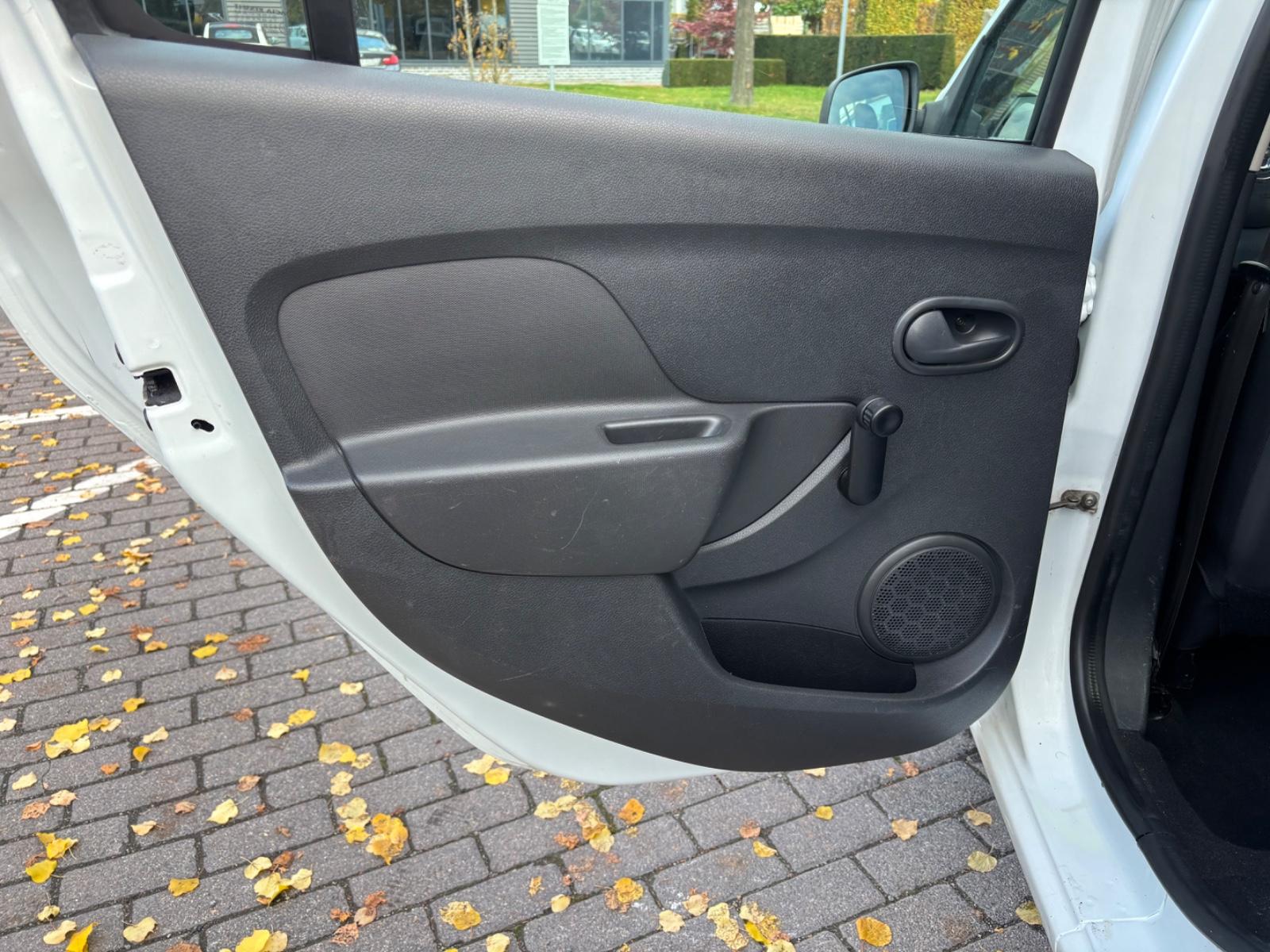 Dacia Logan 2015 — photo 20
