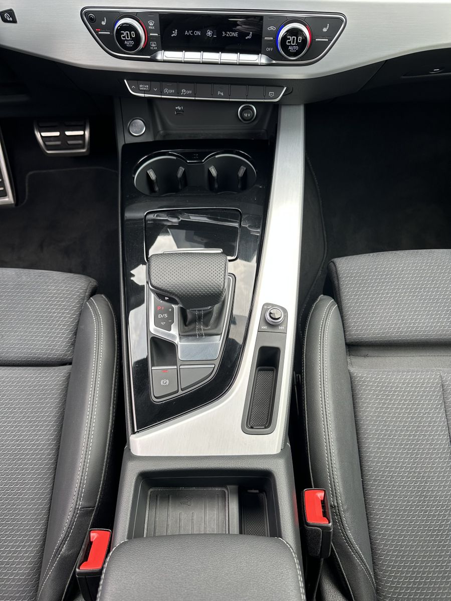 Fahrzeugabbildung Audi A4 Avant 45 TFSI Qu S-Line Black NAV+LED+PANO+VC