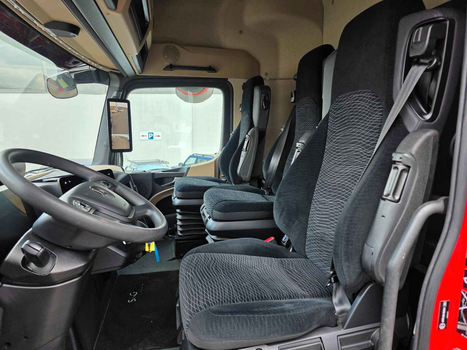Fahrzeugabbildung Mercedes-Benz Actros 1843 LL BDF Fahrschule S&G 6 Sitze AHK