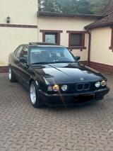BMW E34 525i - BMW 525: E34 525i