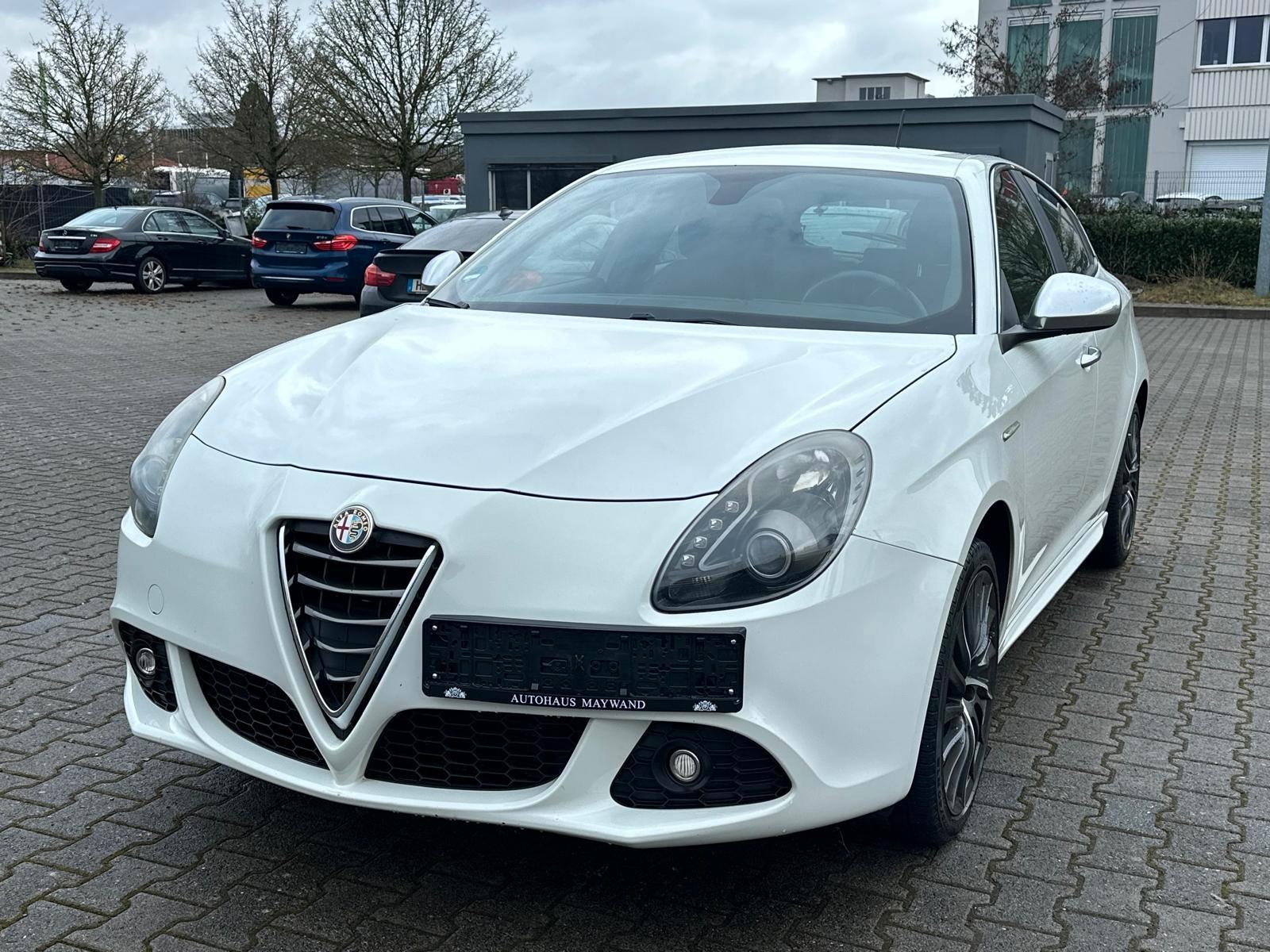 Alfa Romeo Giulietta Turismo/LEDER/SHZ/1.HAND/SCHECKHEFT