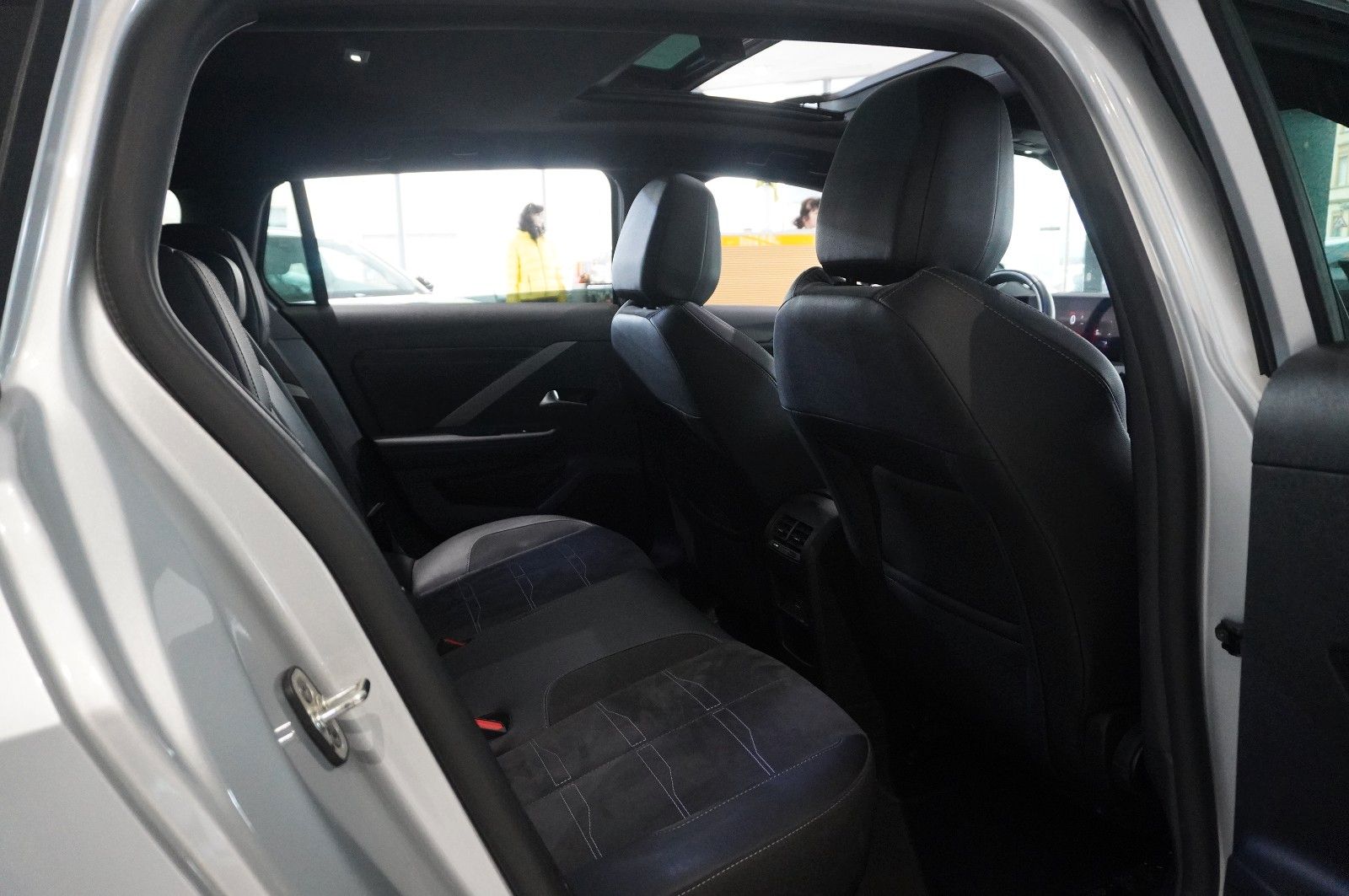 Fahrzeugabbildung Opel Astra L ST 1.5D ULTIMATE NAVI/LED/360°/PANO/DAB+