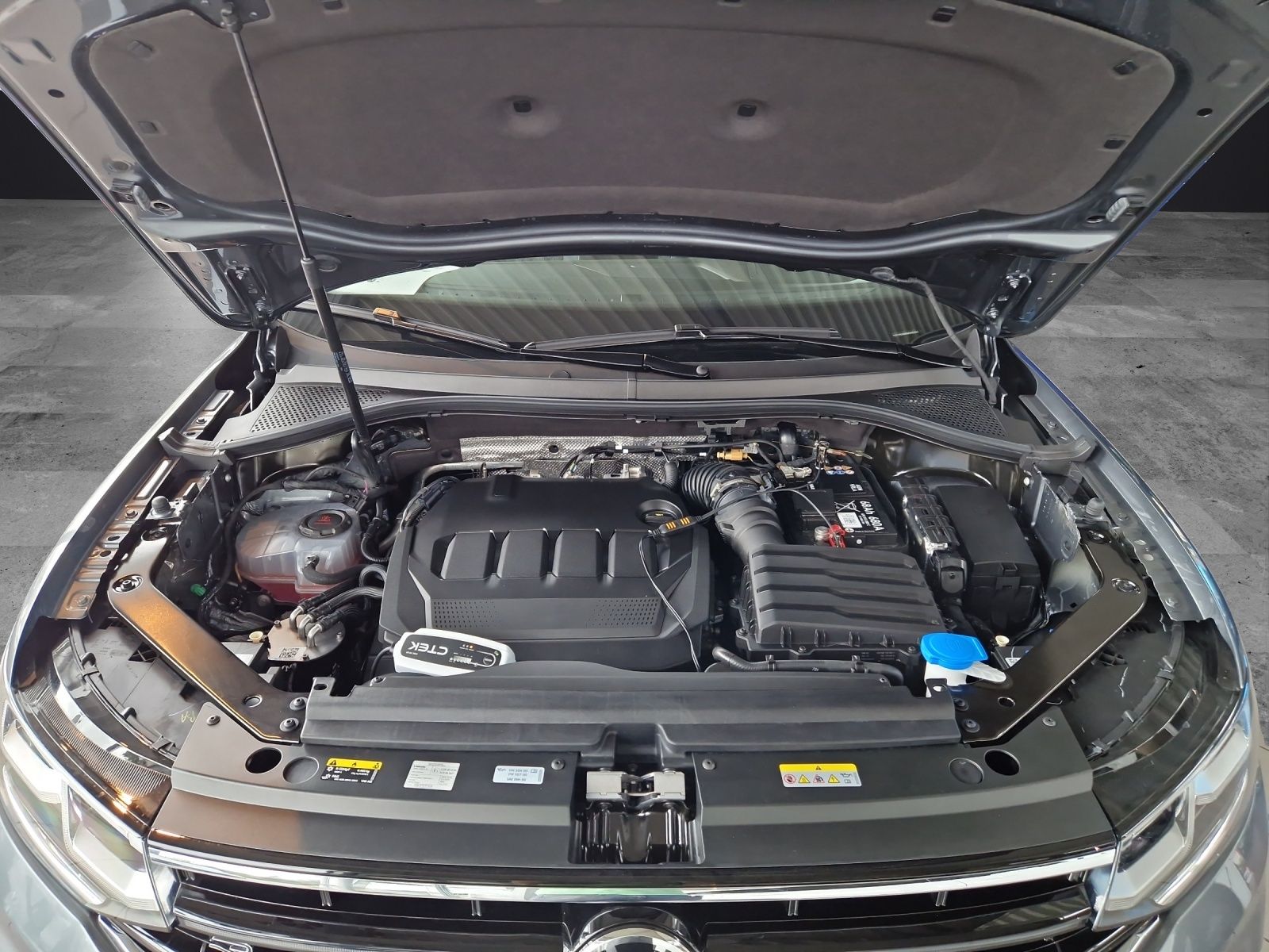 Fahrzeugabbildung Volkswagen Tiguan Allspace TDI R-Line Black 4M 7Si MATRIX A