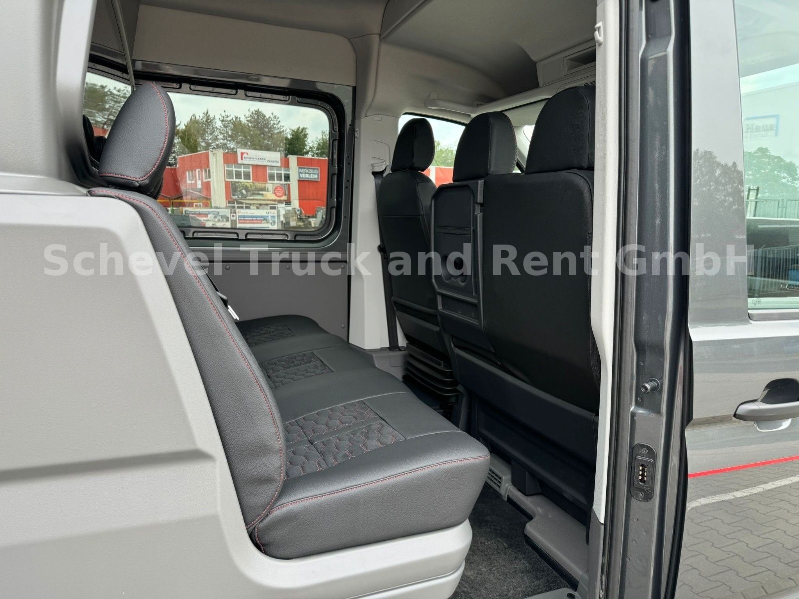 Fahrzeugabbildung MAN TGE 3.180 4x2F DOKA IndividualS AHK Leder