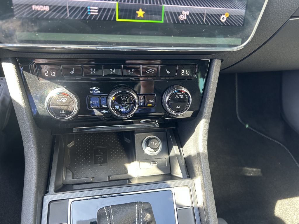 Fahrzeugabbildung SKODA Superb Combi 2.0 TDI DSG Sportline+Busin.Columbu