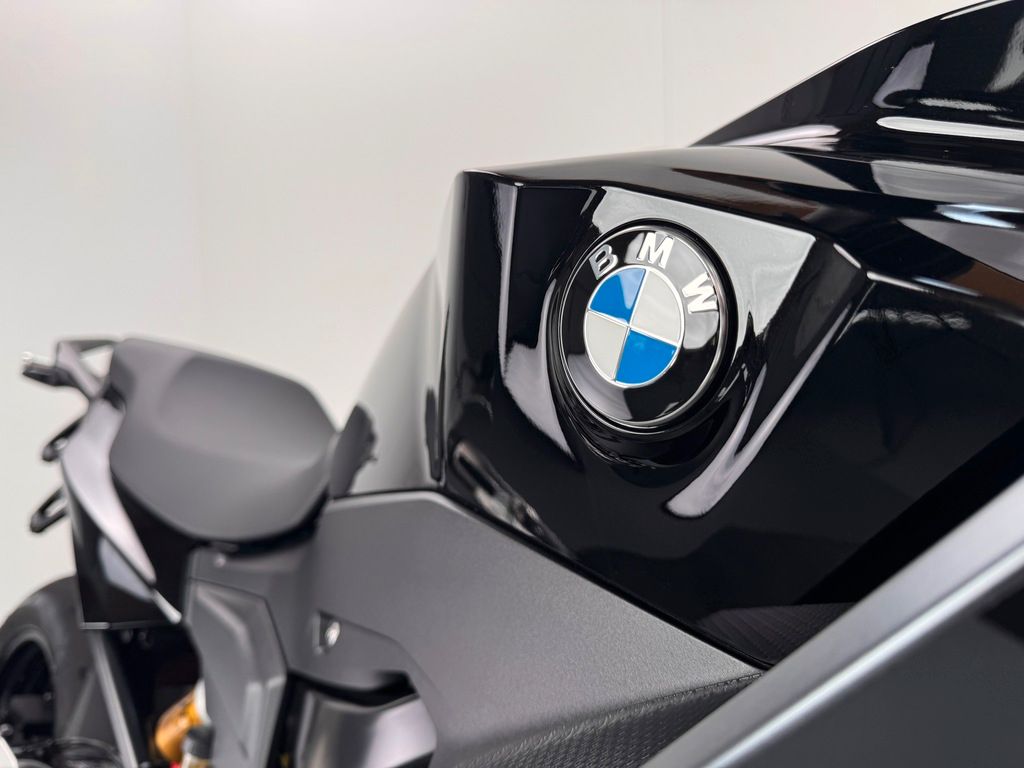 Fahrzeugabbildung BMW F900 XR *TRIPLE BLACK