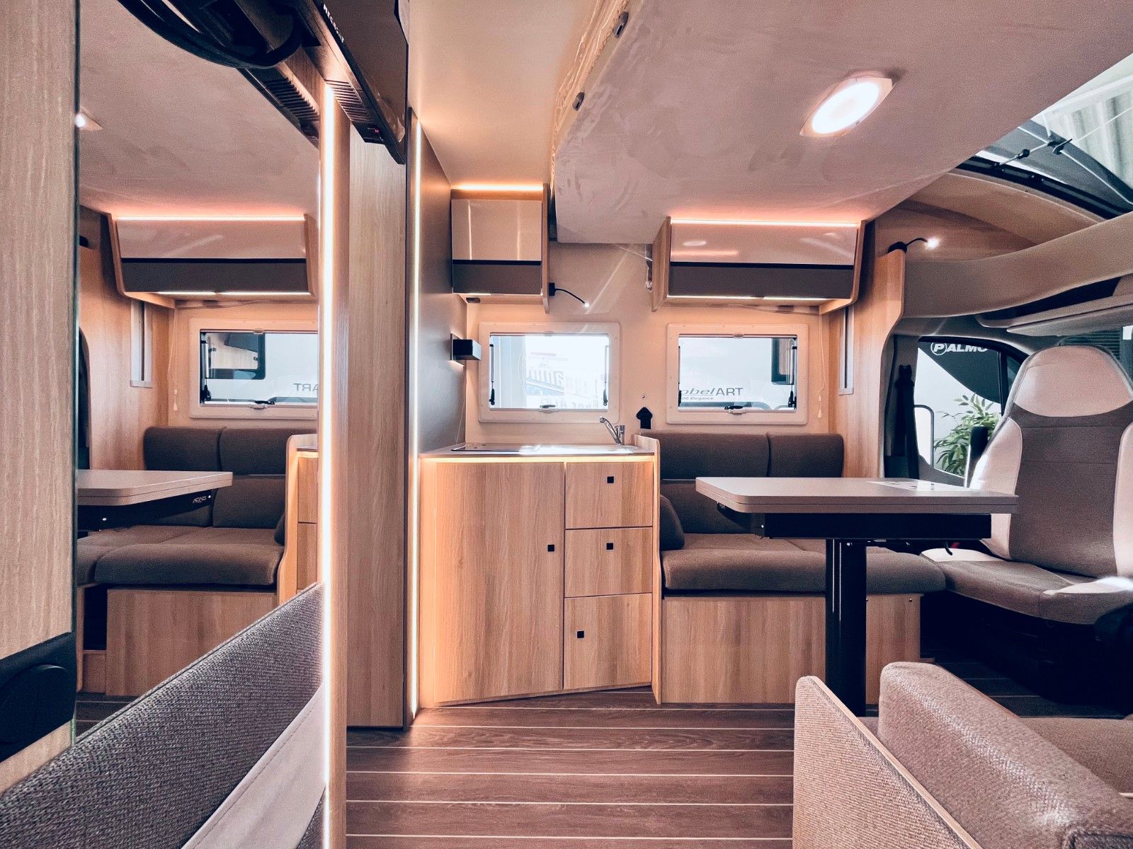 Fahrzeugabbildung NobelART T-7000 - Modell 2026 - Hubbett