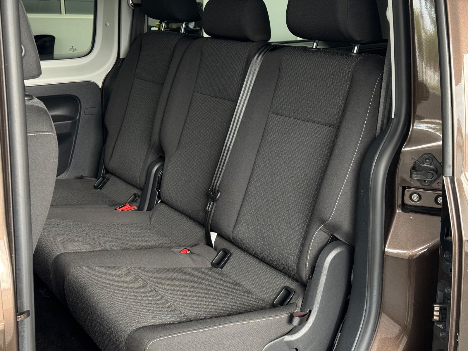 Volkswagen Caddy Maxi DSG Behindertengerecht-Rampe
