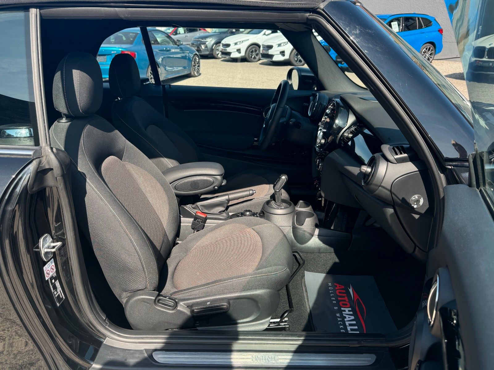 Fahrzeugabbildung MINI Cooper Cabrio Autom. Essential Trim Temp PDC SHZ