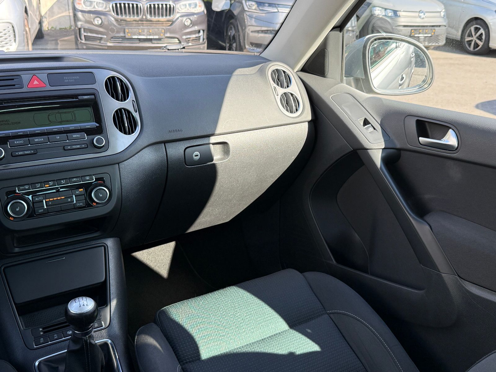 Fahrzeugabbildung Volkswagen Tiguan Team AHK Ambiente-Paket GRA SHZ PDC
