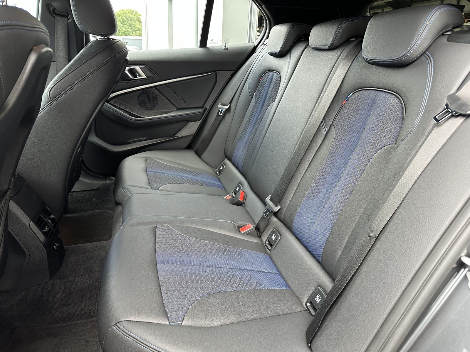 Fahrzeugabbildung BMW M135i xDrive 5-Türer NAV+LED+ACC+COMFORT-PAKET