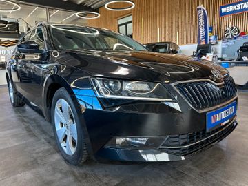 Skoda Superb Combi Style 4x4 *SZHZ*PDC*AHK*NAVI*KLIMA*