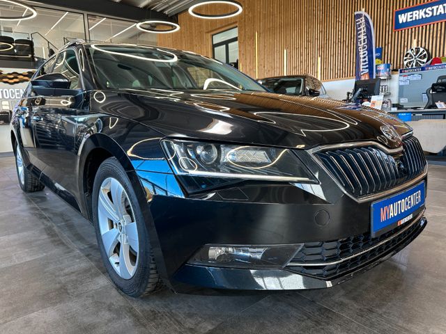 Skoda Superb Combi Style 4x4 *SZHZ*PDC*AHK*NAVI*KLIMA*