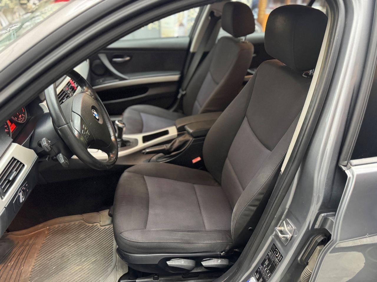 BMW 318 2010 — photo 13