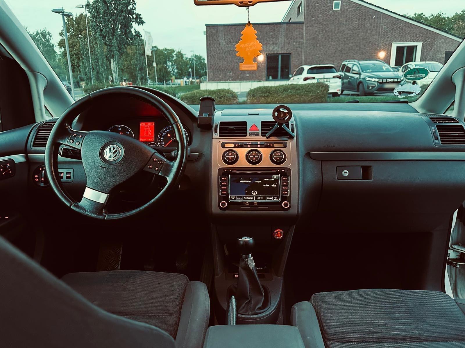 Volkswagen Touran 2009 — photo 9
