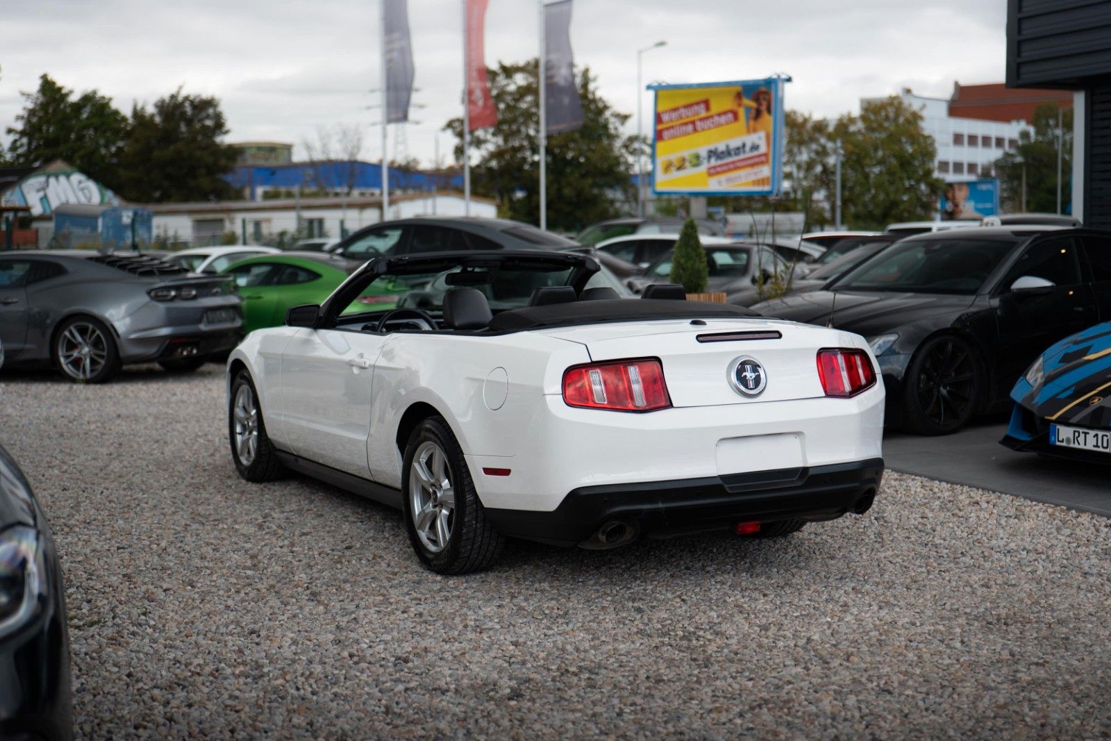 Fahrzeugabbildung Ford Mustang 3.7 V6 GT Cabrio | TÜV 2028 | 4Season