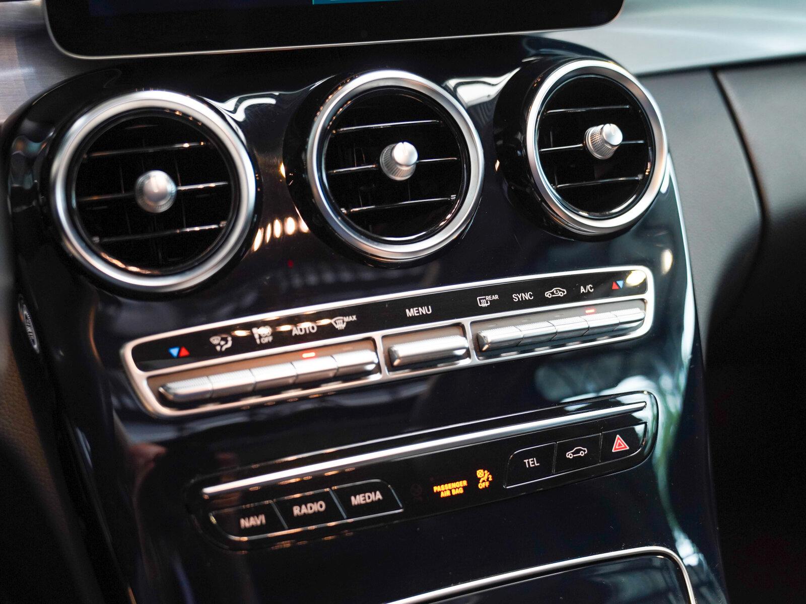 Mercedes-Benz C 180 T AVANTGARDE Panorama Multibeam AHK Totwin