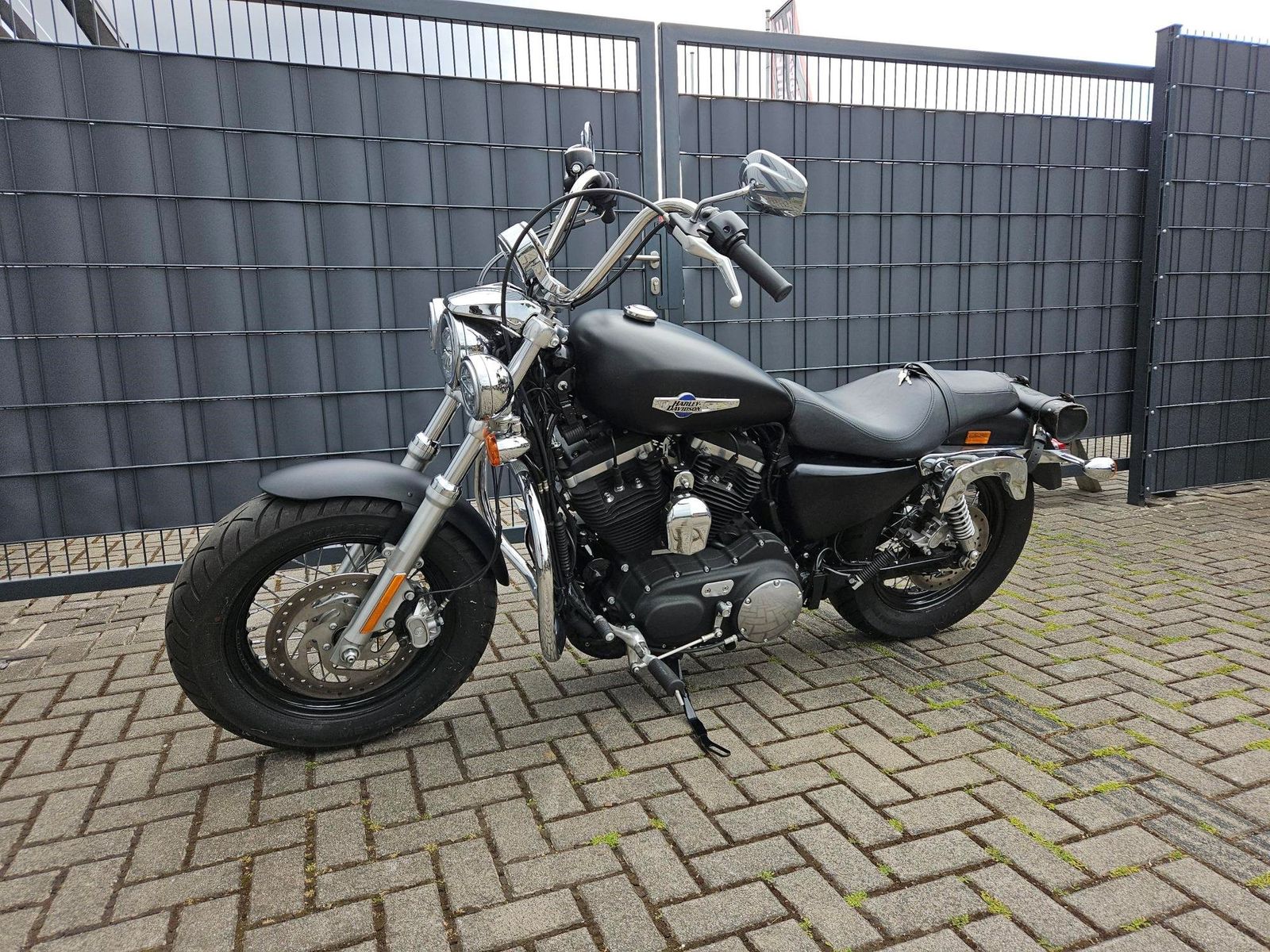 Fahrzeugabbildung Harley-Davidson Sportster XL 1200 Custom Limited B