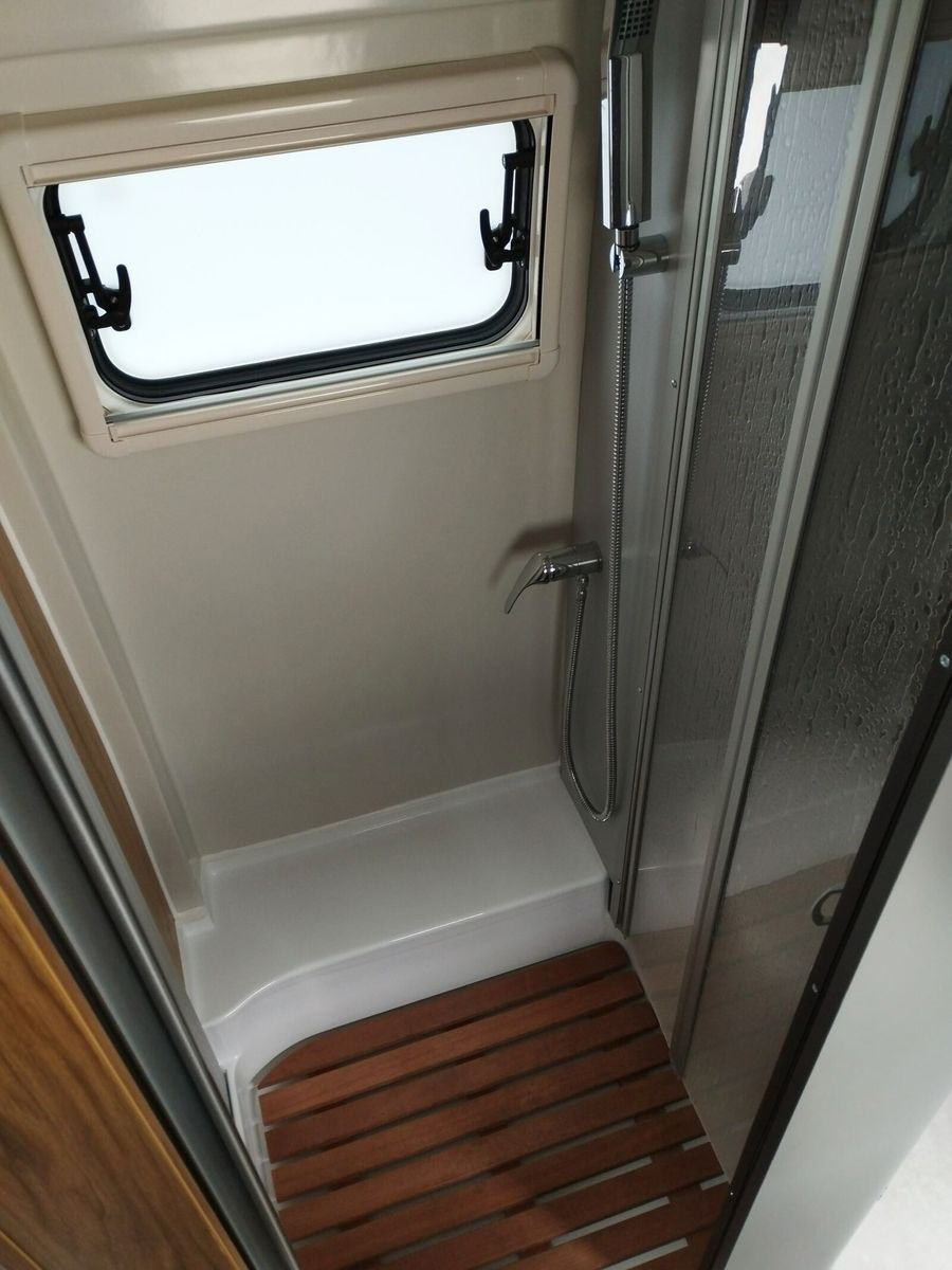 Fahrzeugabbildung Karmann Dexter 4x4 DE 570 AW Klima, RFK, El. Trittstufe
