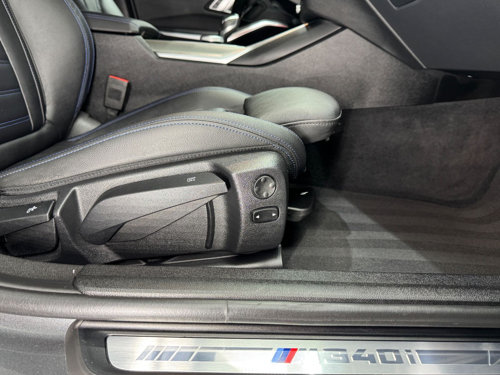 Fahrzeugabbildung BMW M340i Touring xDrive|LASER|HEAD-UP|AHK|ACC|