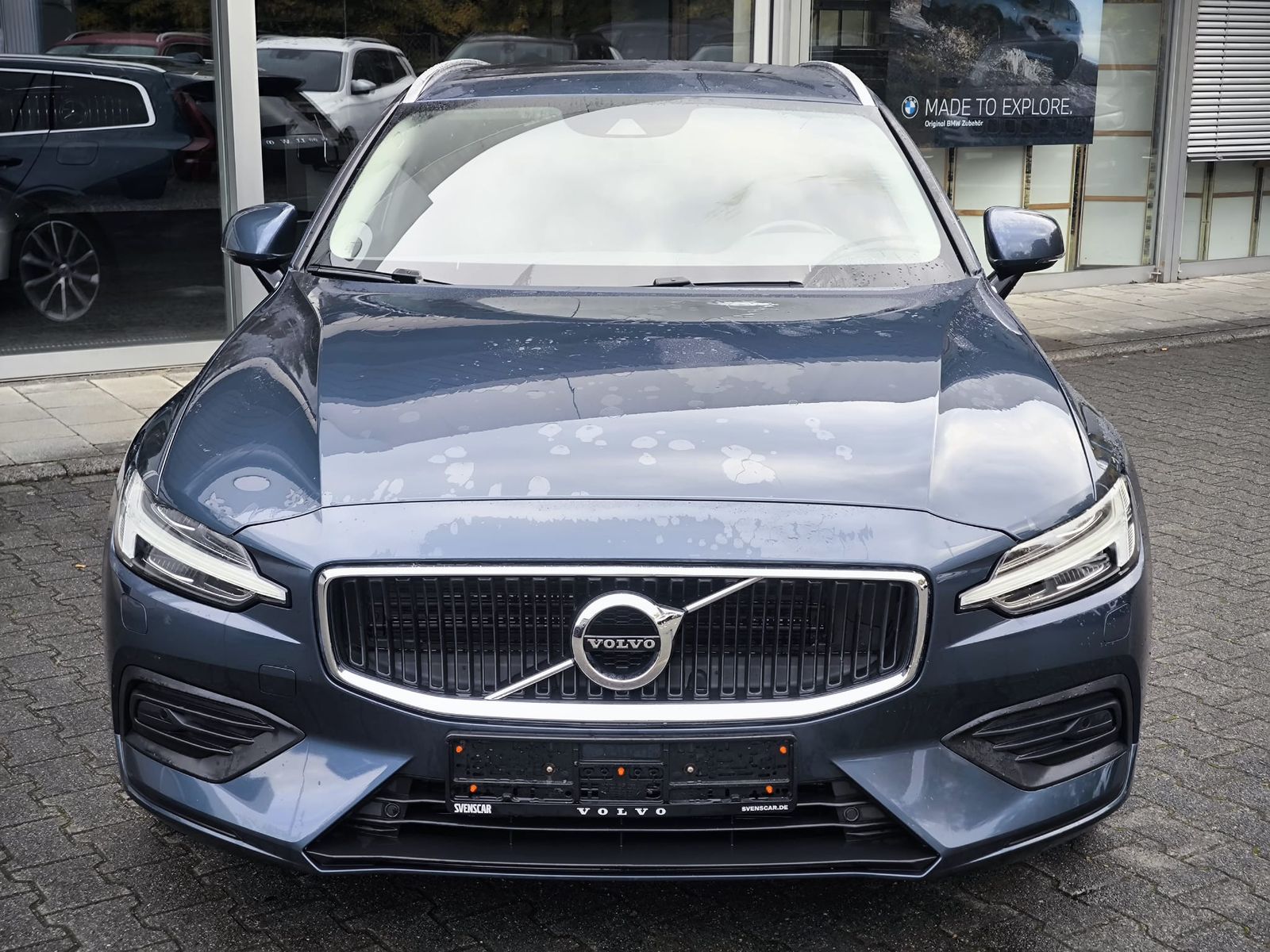 Fahrzeugabbildung Volvo V60 Momentum VIRTU+NAVI+SHZ+LEDER+KAM+TEMP+AHK+