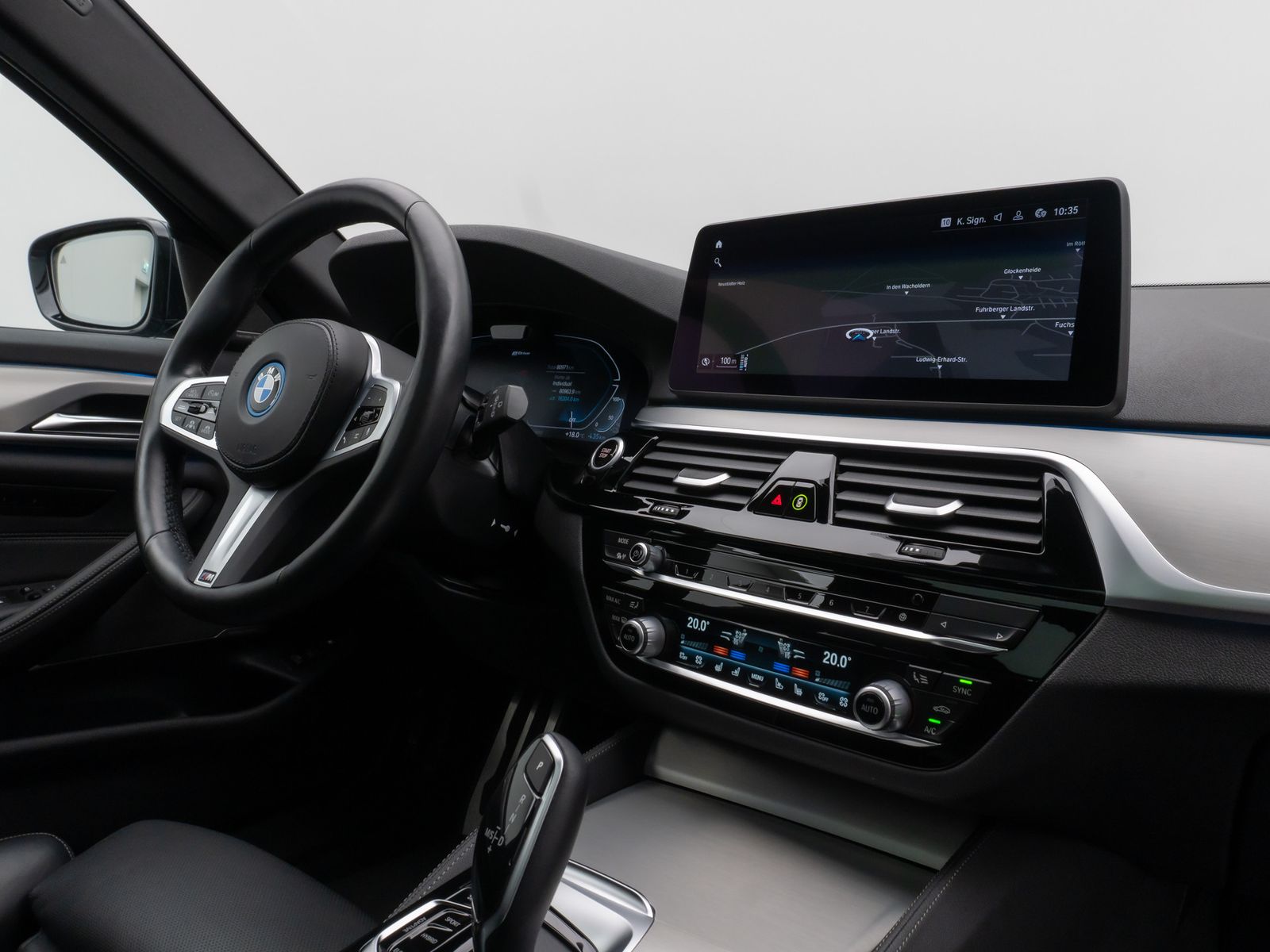Fahrzeugabbildung BMW 530e xD M Sport Individual Panorama HUD H/K Voll
