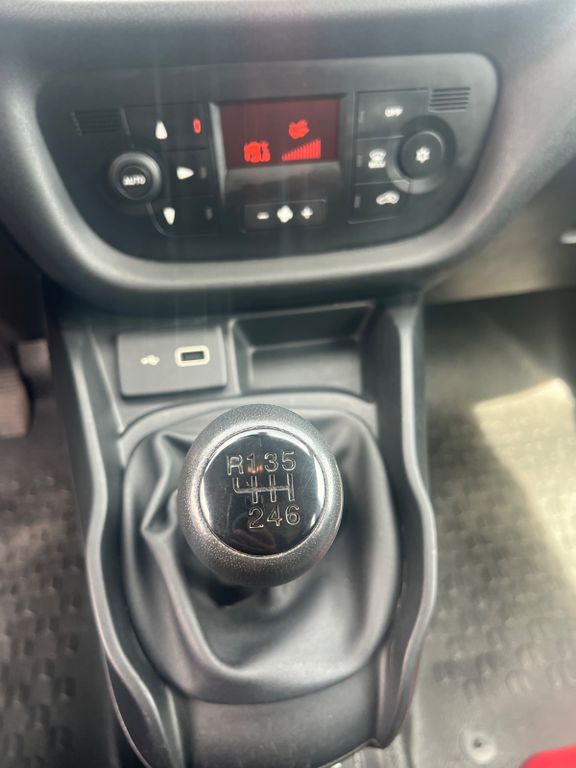 Fiat Doblo Doblò SX Kasten CNG UND BENZIN EURO 6 CH Fiat Doblo Doblò SX Kasten CNG UND BENZIN EURO 6 CH