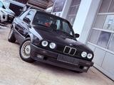 BMW E30 *COUPE* 320i *M-Technik-Sportsitze, M Lenkra - BMW 320 Coupé E30 320i mit Benzin-Antrieb